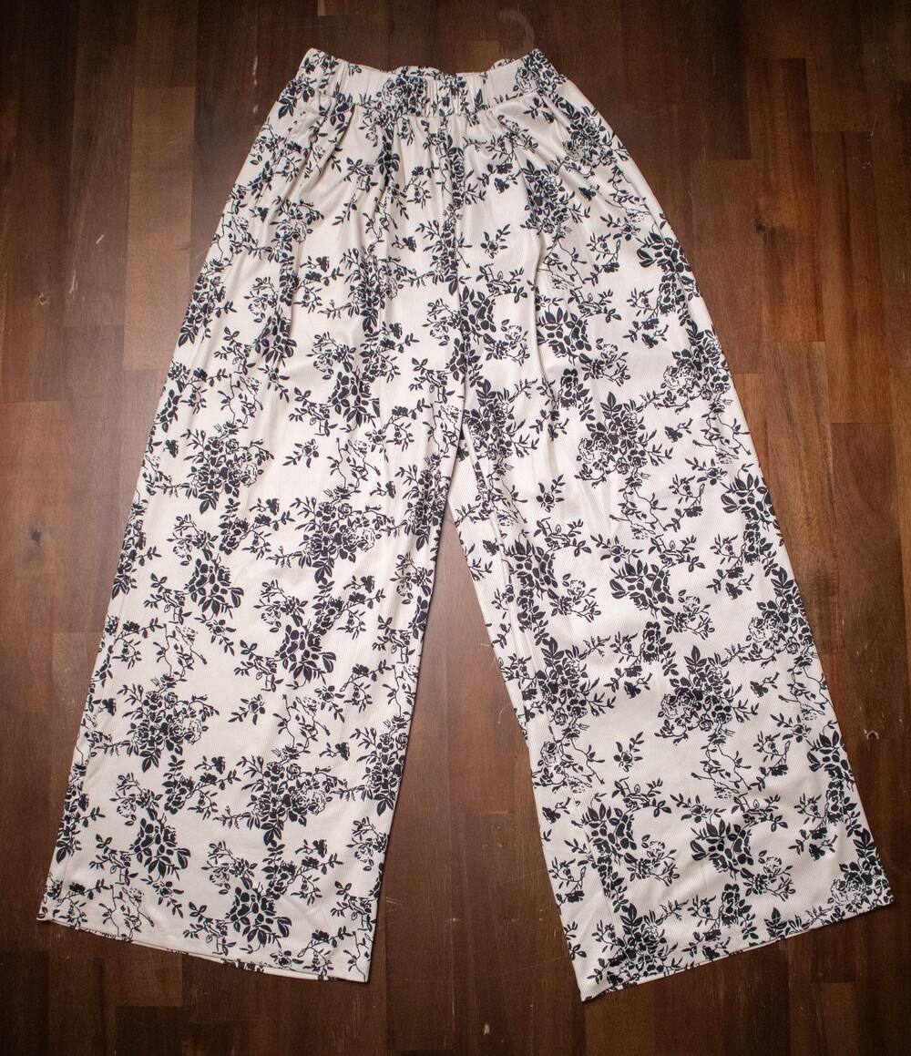 Cider Pants Womens Medium White Black Floral Wide Leg Elastic Waist Pull-On
